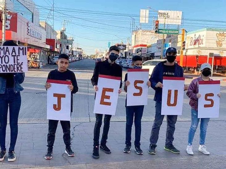 Llevan palabras de esperanza a las calles Llevan palabras de esperanza a las calles