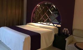 Moteles alistan las habitaciones para los enamorados