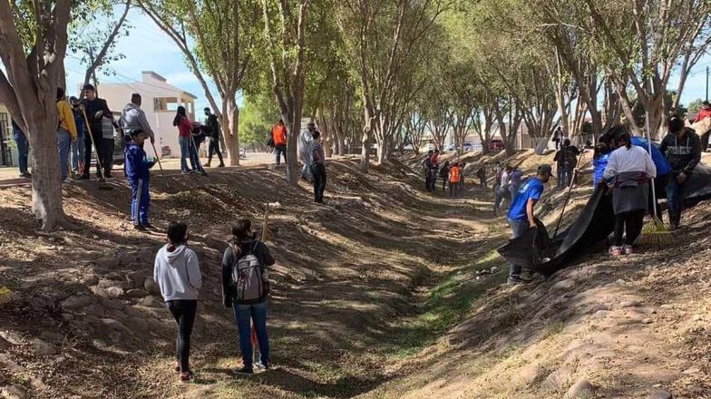 ¡Manos a la obra! Jóvenes vuelven a limpiar buelvar Villa Bonita