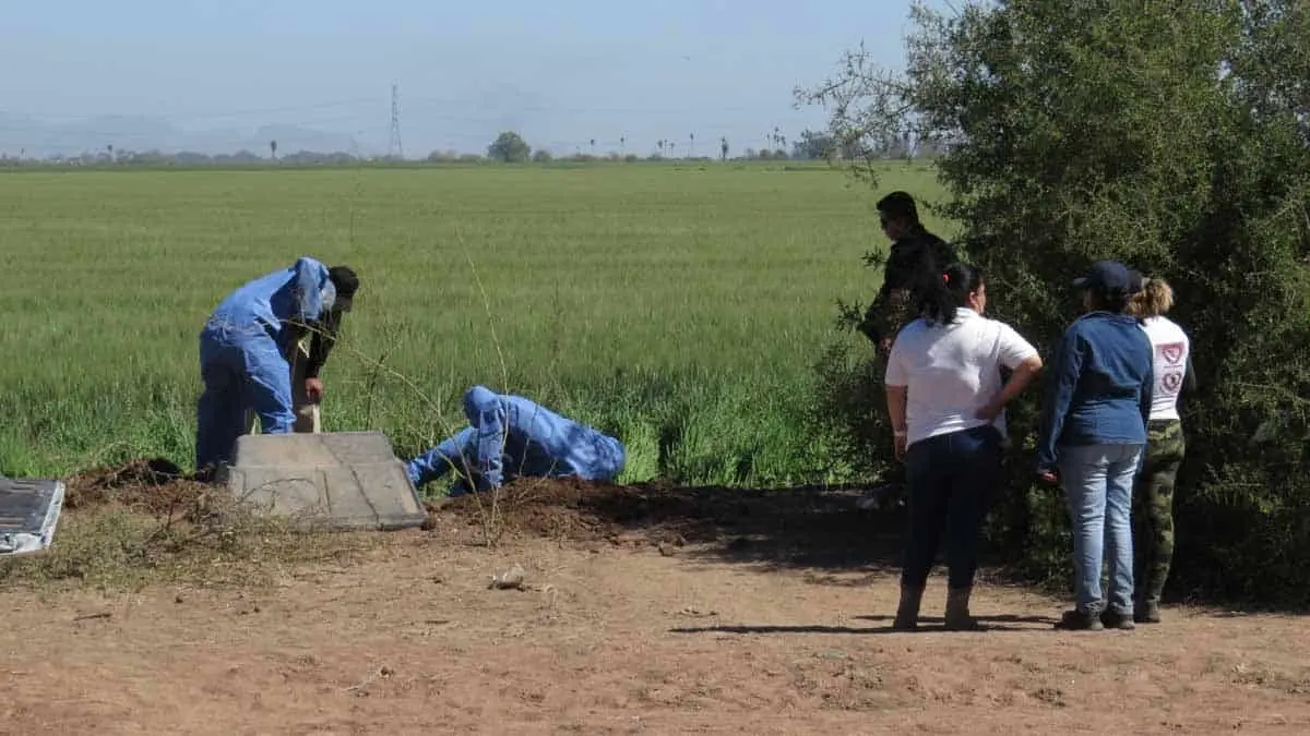 Localizan cadáver en fosa clandestina
