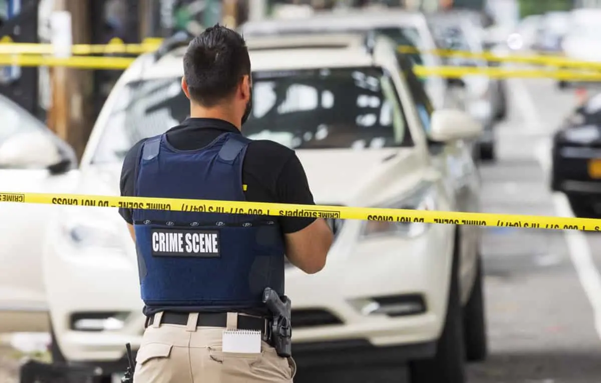Hombre asesina a tiros a sus hijos y se suicida en una iglesia
