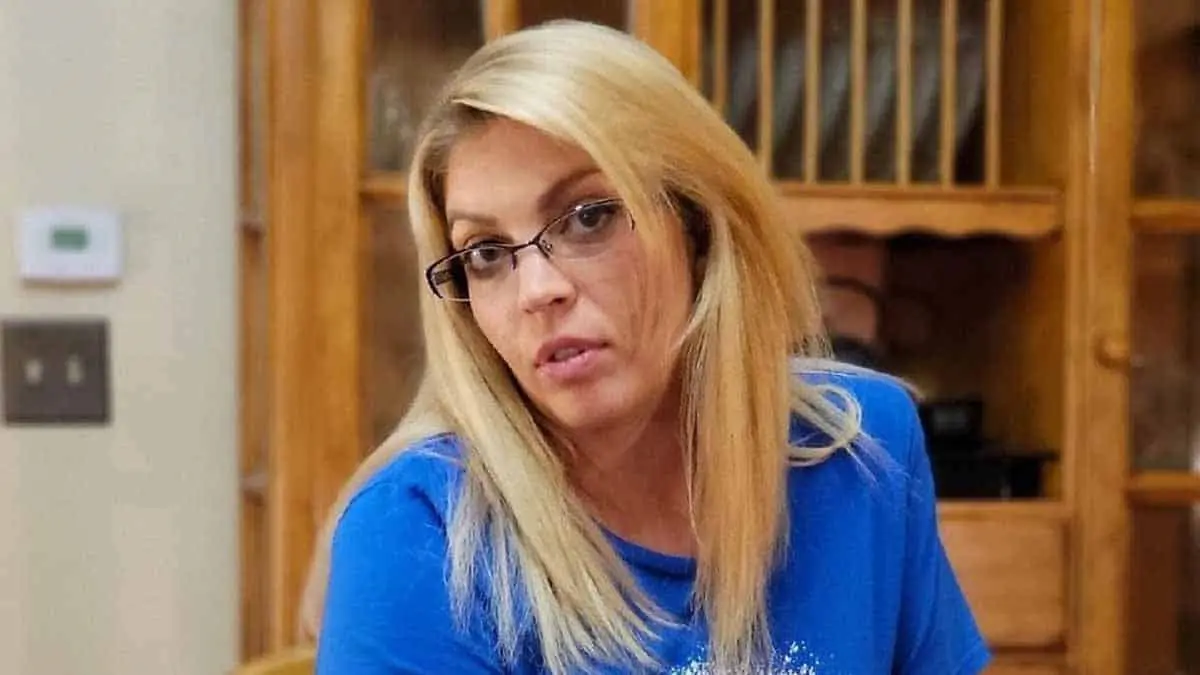 Modelo ofrece sexo a militares que traicionen a Putin