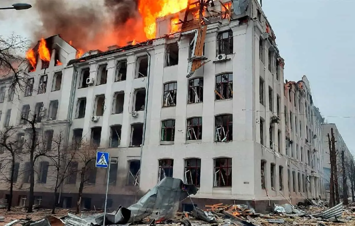 Misiles impactan contra Universidad de Járkov; reportan 4 muertos