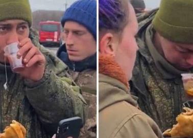 VIDEO. Militar ruso se rinde: le dan comida y llama a su mamá