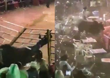 VIDEO: Toro embiste a público en jaripeo; hay 15 heridos