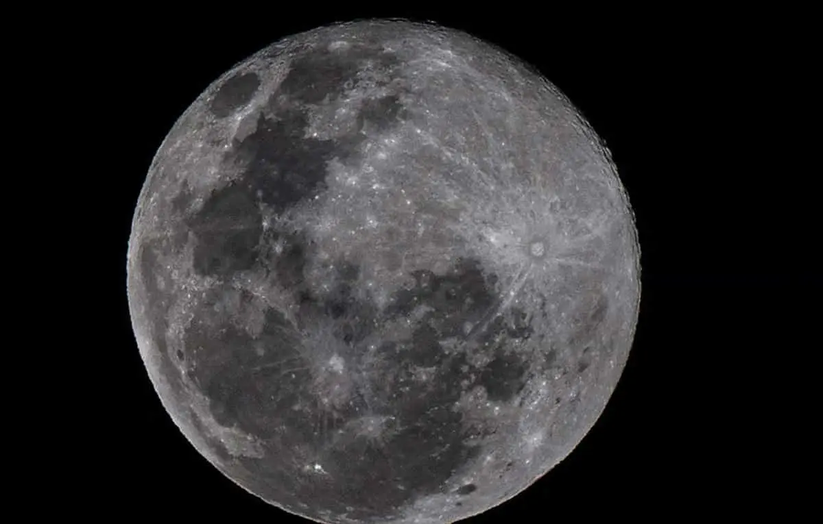Cohete abandonado se estrella en la Luna