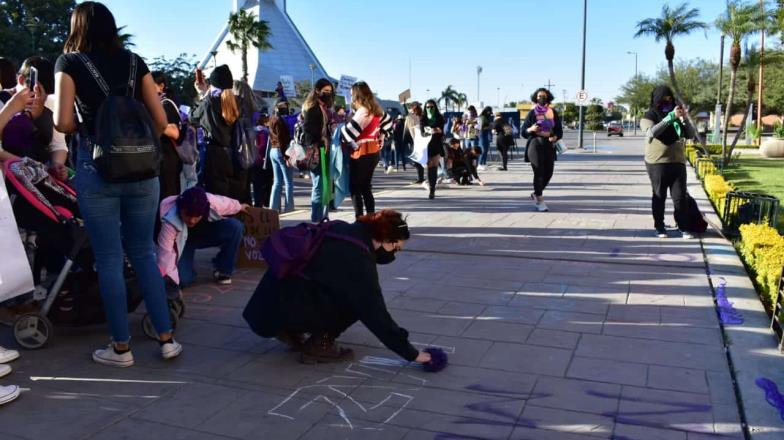 Marchan mujeres por sus derechos