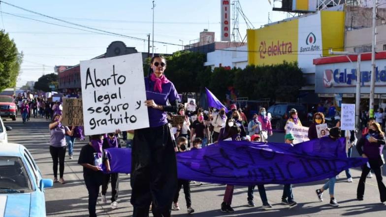 Marchan mujeres por sus derechos