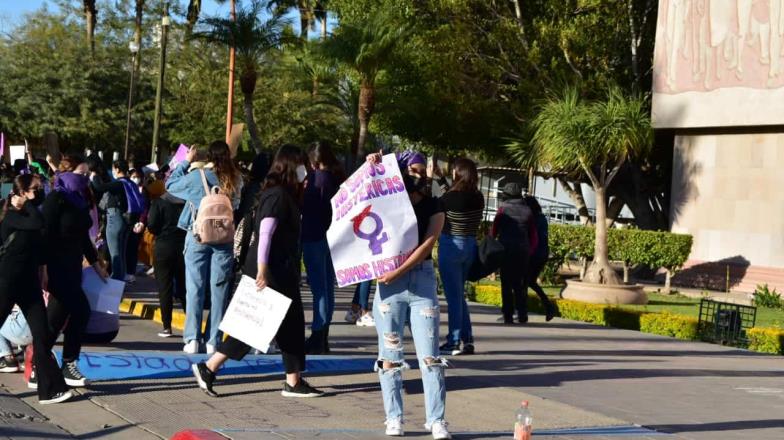 Marchan mujeres por sus derechos