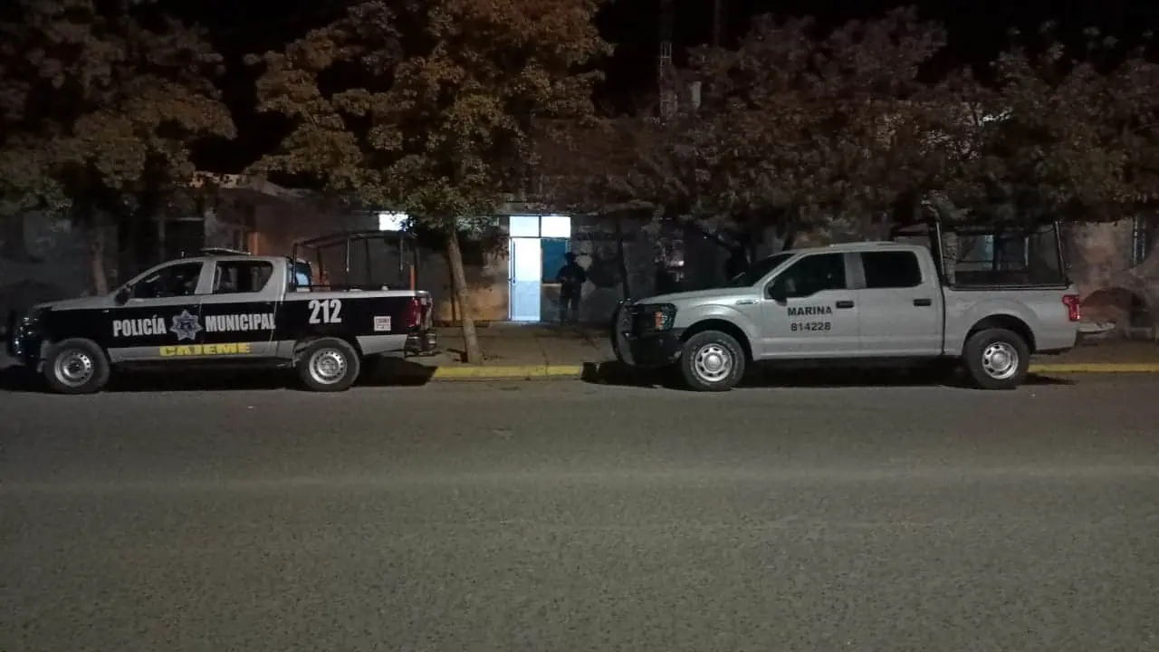 Se oponen policías a revisión militar