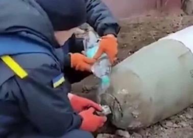 Video. Mira como dos ucranianos desactivan bomba rusa