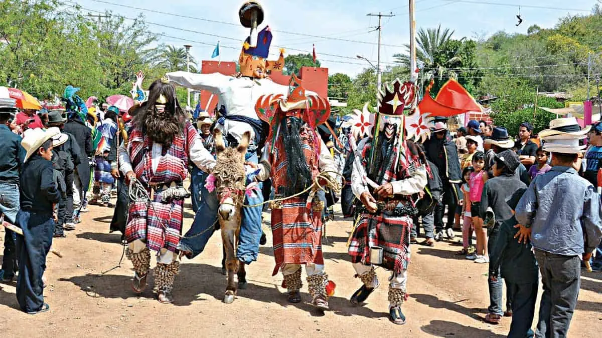 Semana Santa obliga a yaquis a retirar el bloqueo de la México 15
