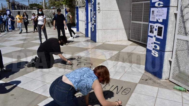 Alumnas del Cbtis 188 suspenden clases