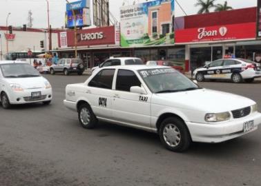 Entre taxis y Uber, carrera desigual