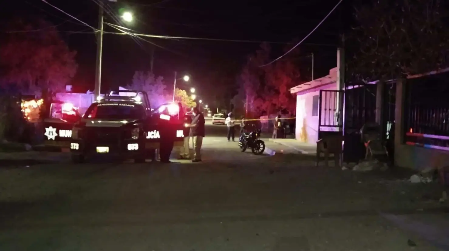 Mujer lucha por vivir; es baleada en el interior de su domicilio