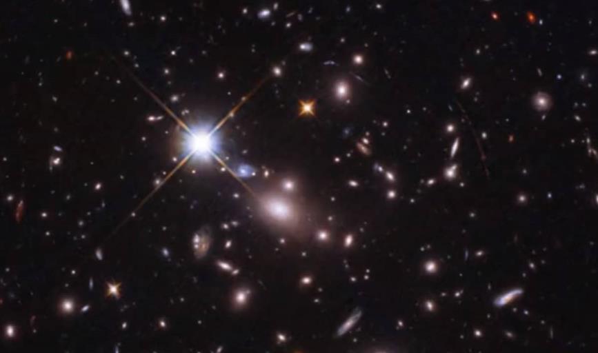Nasa: Hubble detecta la estrella más lejana jamás vista