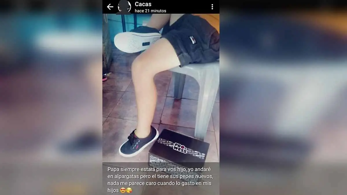 Padre hace caravana con sombrero de su esposa