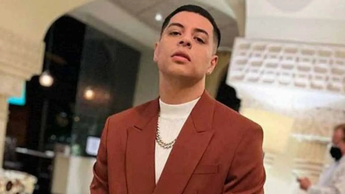 VIDEO. Eduin Caz jalonea del cabello a dos mujeres y huye
