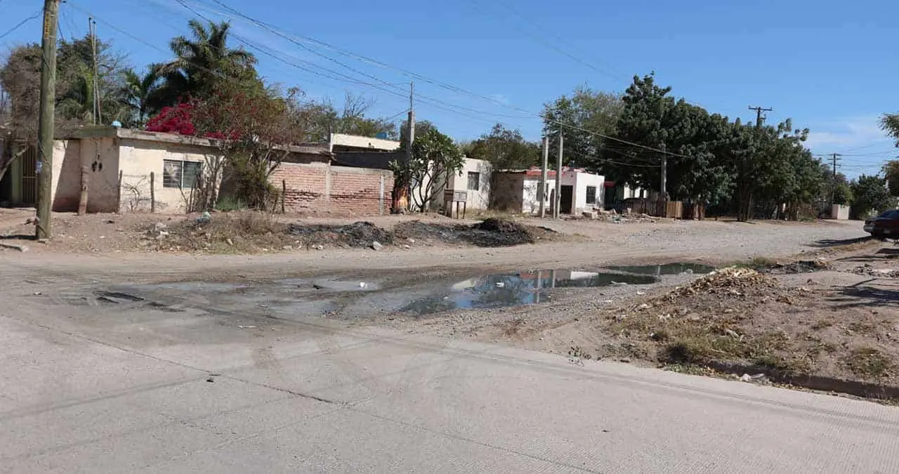 Vecinos piden a Oomapasn atender fuga de aguas negras