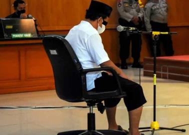 Profesor abusa y embaraza a sus alumnas; lo condenan a muerte