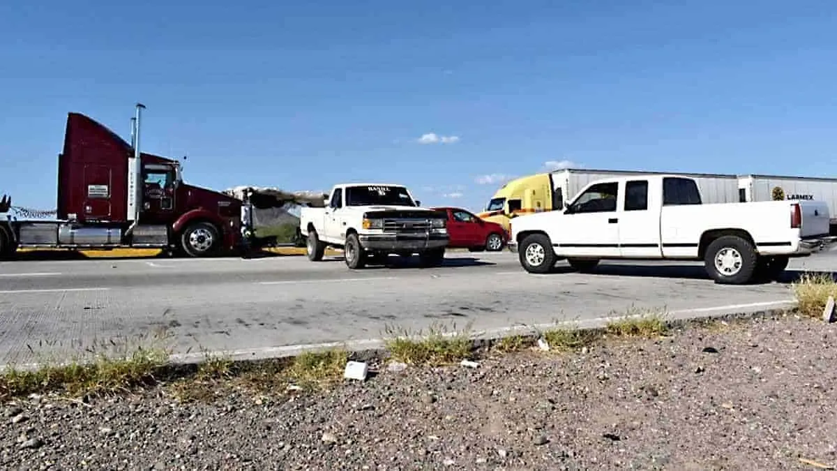 Yaquis y gobierno estatal negocian levantamiento de bloqueo