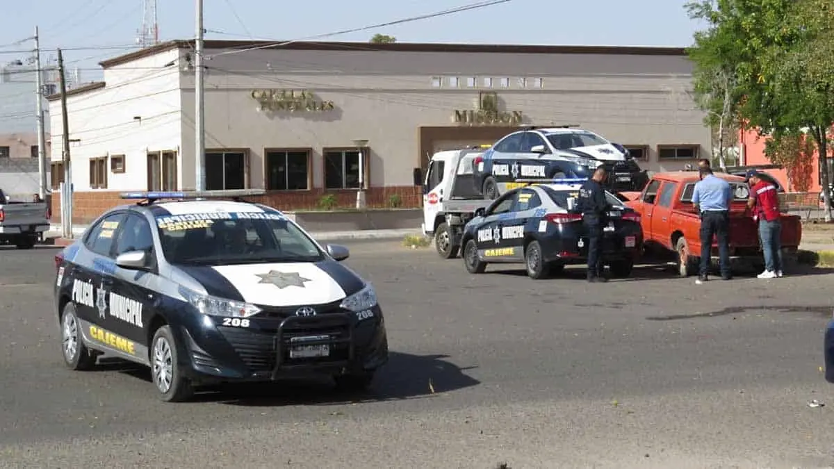 Patrulla de la Municipal participa en accidente de tránsito