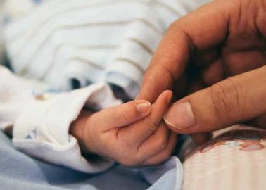 No dejaba dormir con la tos y padres echan a su hijo a la calle