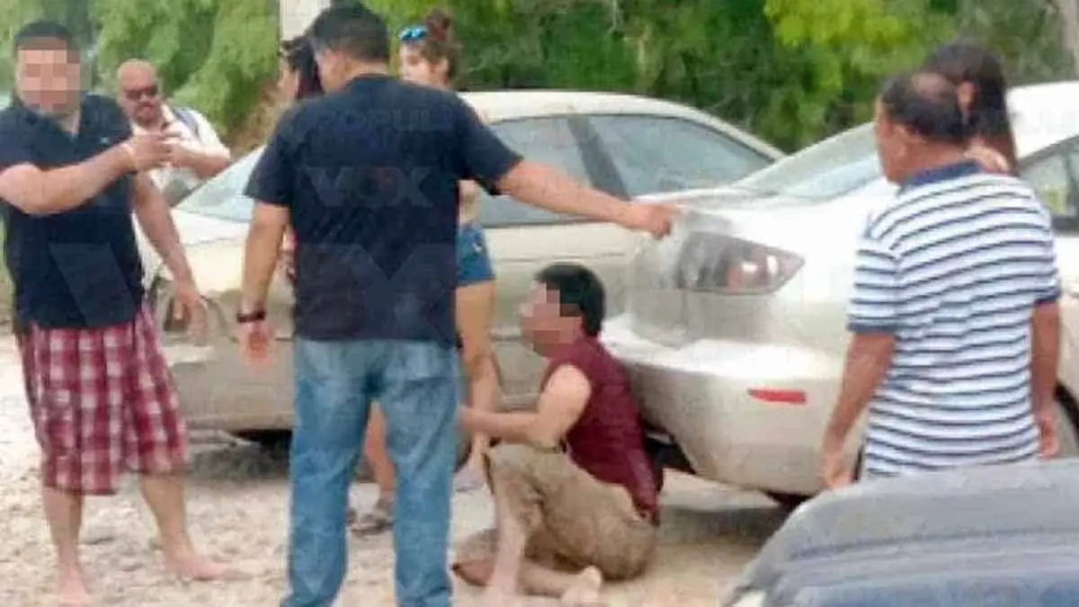 A golpes sacan a degenerado de una alberca; toquetó a una menor