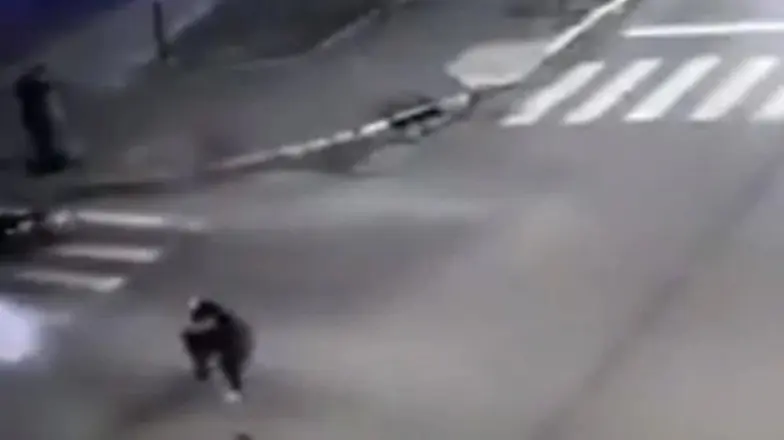 Condenan policía a 25 años de prisión por matar a 2 ladrones