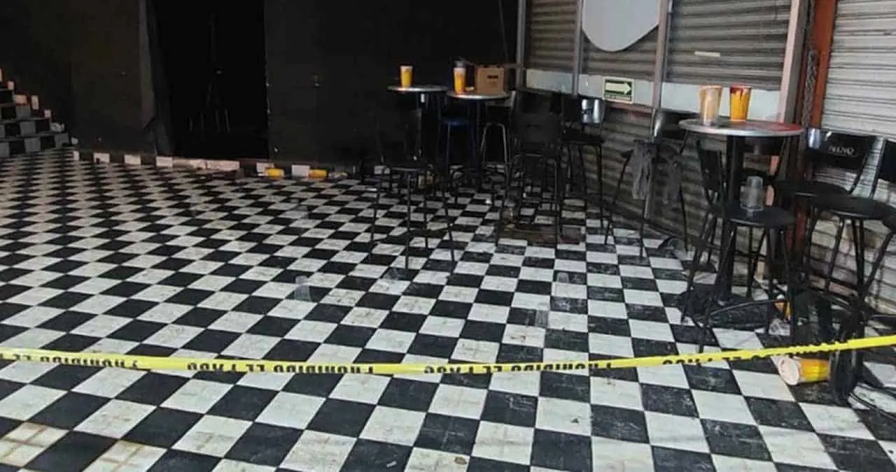 Dos hombres mueren tras riña en un bar