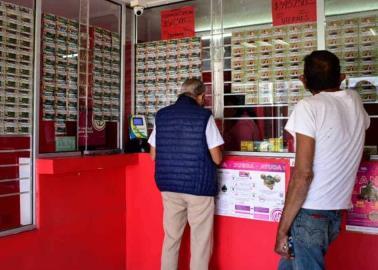 Adultos compran más cachitos de la Lotería