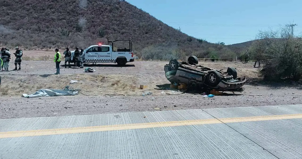 Vuelca vehículo en la carretera Internacional
