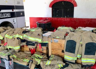 Entregan ambulancia a Bomberos de Álamos