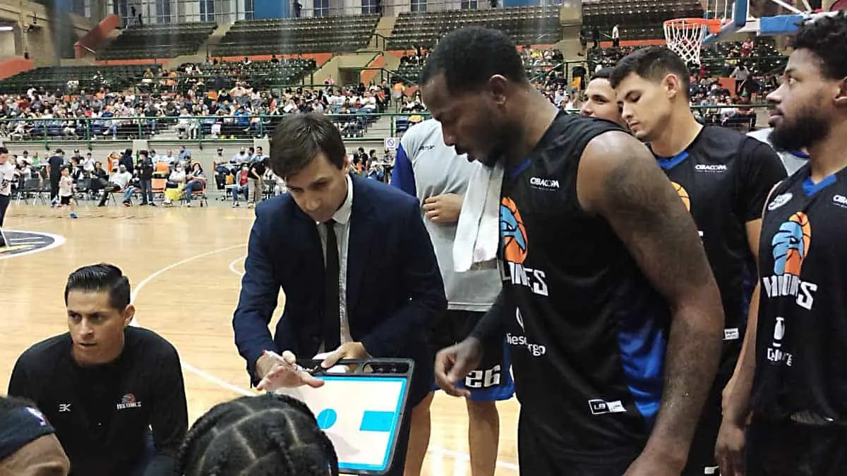 Halcones de Obregón arranca un juego a Pioneros de Los Mochis