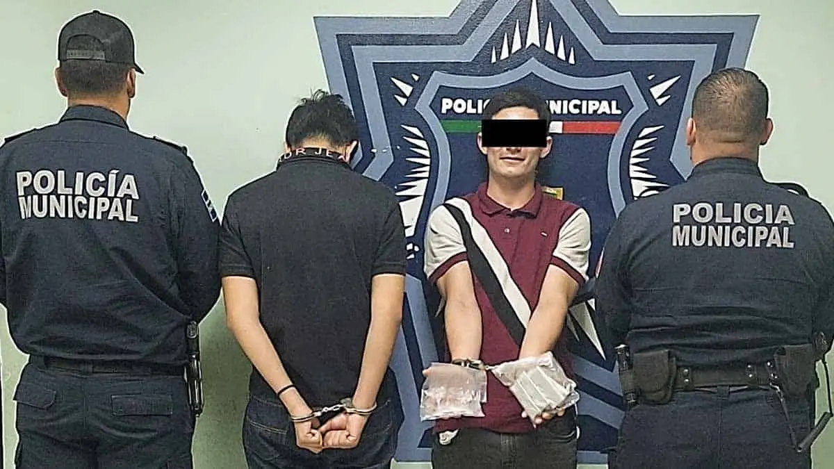 Capturan a jóvenes con droga; uno es menor de edad