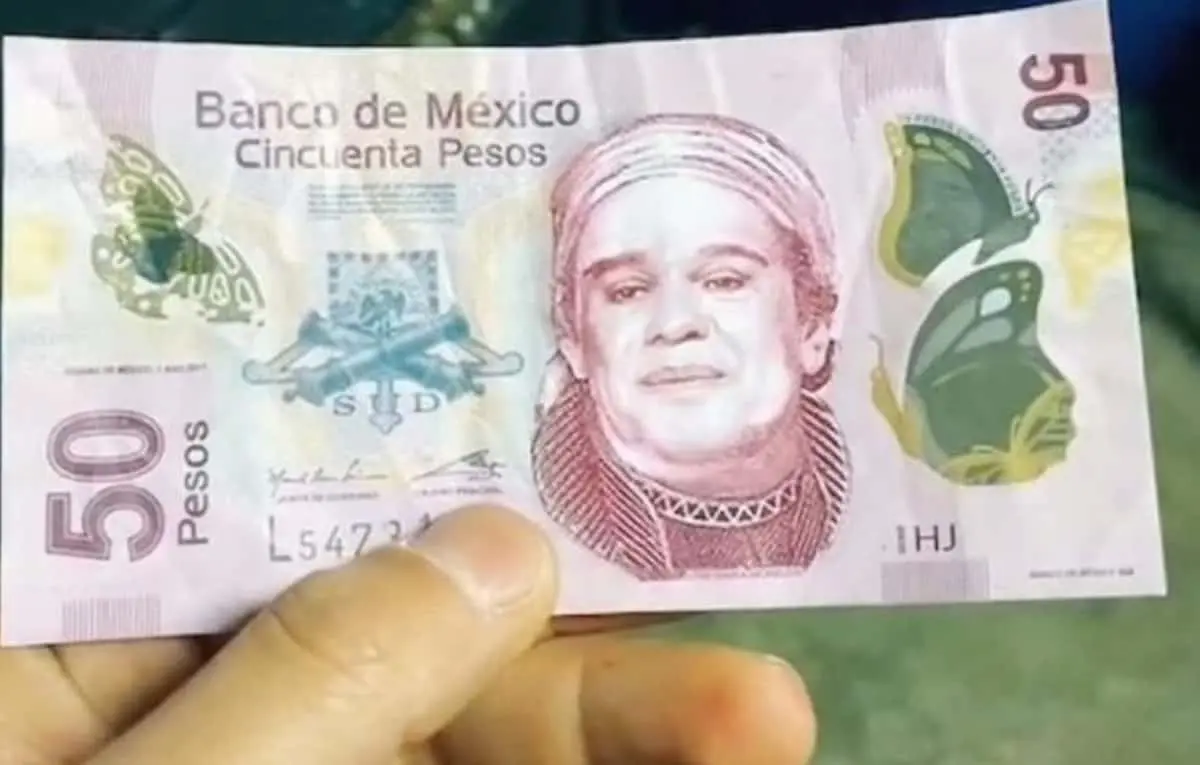 Le pagan con billete de 50 pesos con cara de Juan Gabriel