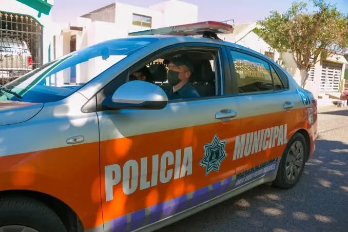 Hallan policías municipales a niña extraviada en Villa Bonita