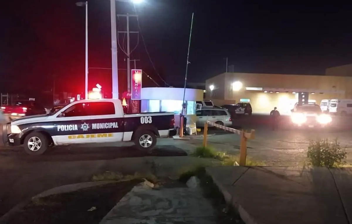 Se lesiona bebé al caer de los brazos de su madre