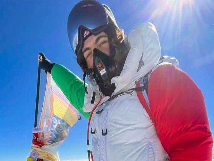¡Histórico!: Mexicano toca el piano en la cima del Éverest ¡Histórico!: Mexicano toca el piano en la cima del Éverest