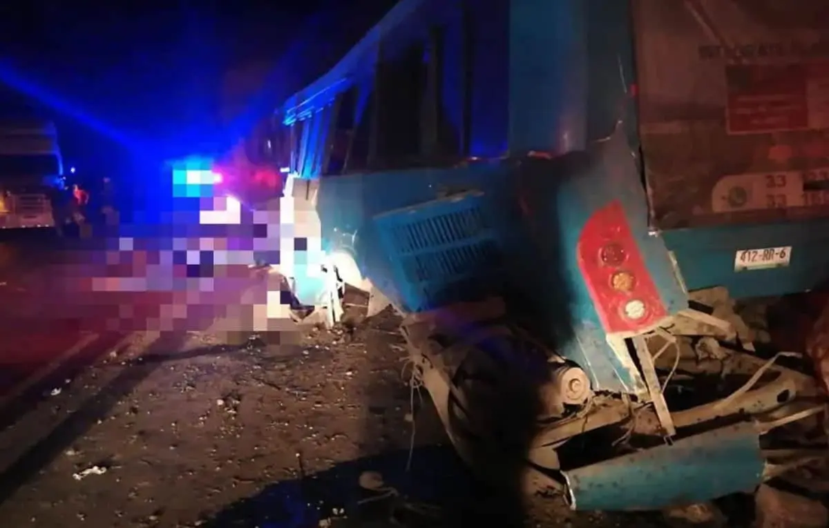 Accidente de autobús en Jalisco deja al menos 14 personas muertas
