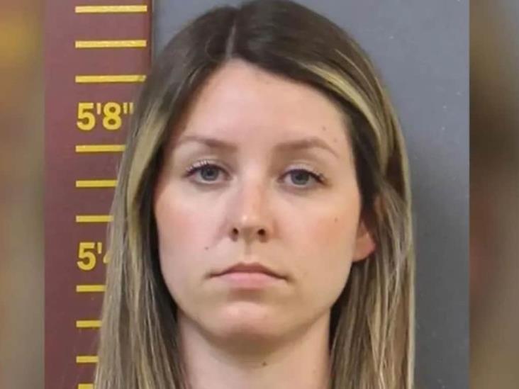 Detienen a profesora por tener relaciones sexuales con su alumna Detienen a profesora por tener relaciones sexuales con su alumna