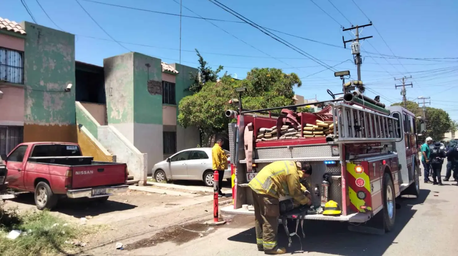 Prenden fuego a vivienda de la Primero de Mayo