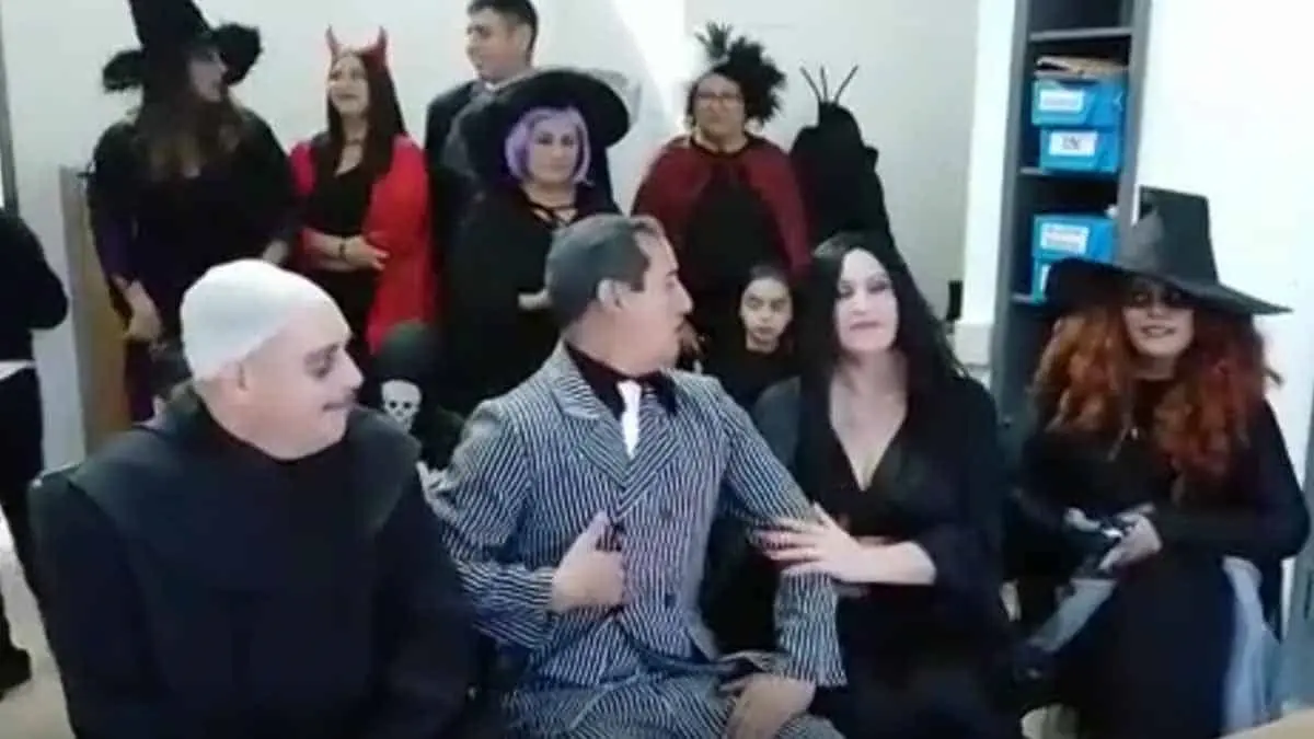 VIDEO. Pareja se casa con temática de "Los Locos Addams