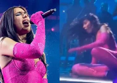 VIDEO: Resbalón en el escenario evidencia playback de Dua Lipa