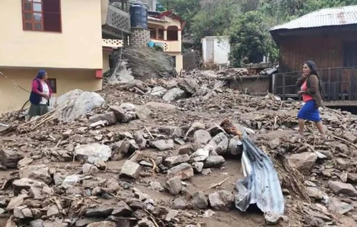 Reportan 8 desaparecidos en Oaxaca por el huracán Agatha