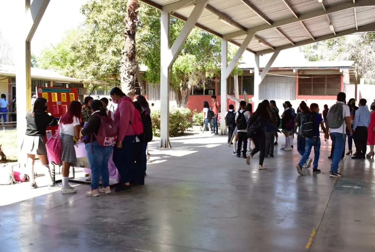 Aplican más de 50 mil becas para estudiantes sonorenses
