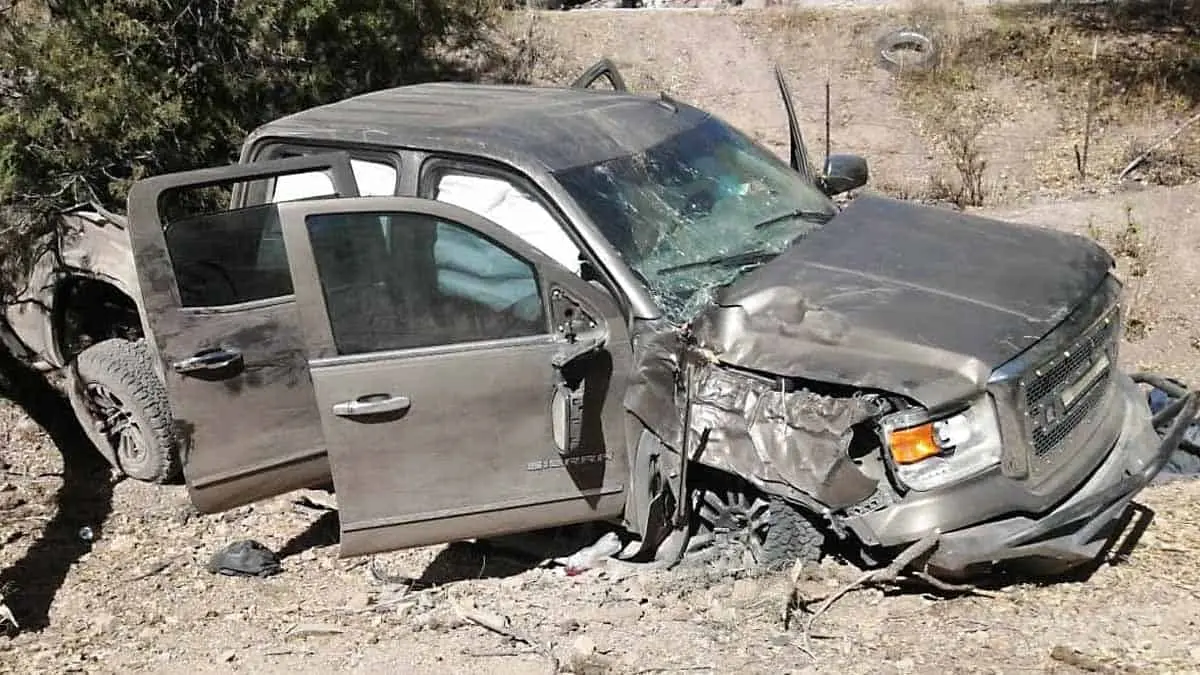 Localizan camioneta  con armamento y droga en Nogales