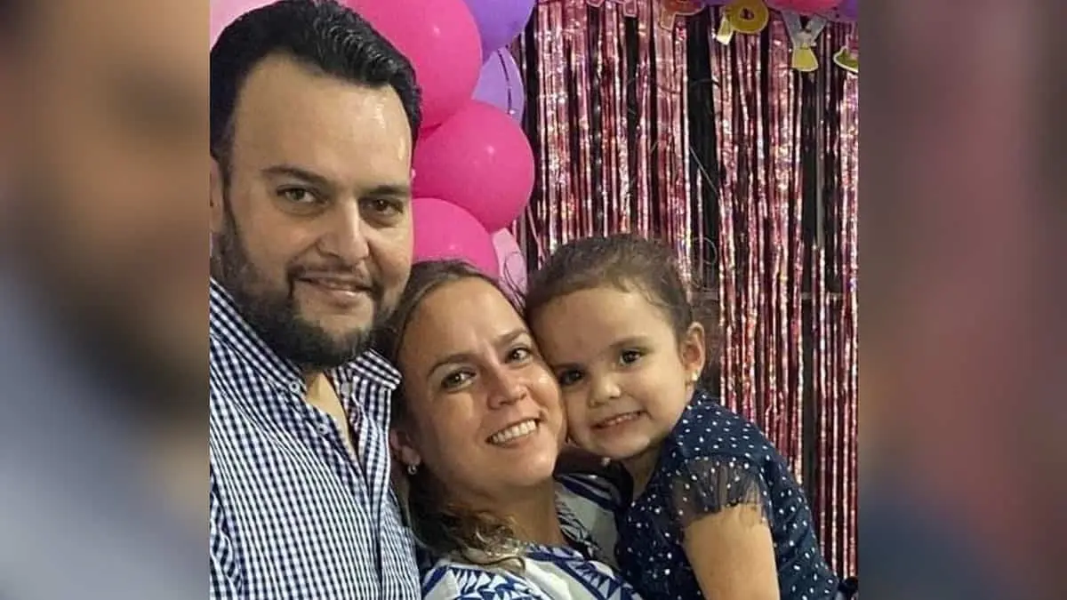 Renuncia a su tratamiento contra el cáncer para salvar a su hija