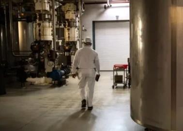 Dos trabajadores quedan atrapados en tanque lleno de chocolate