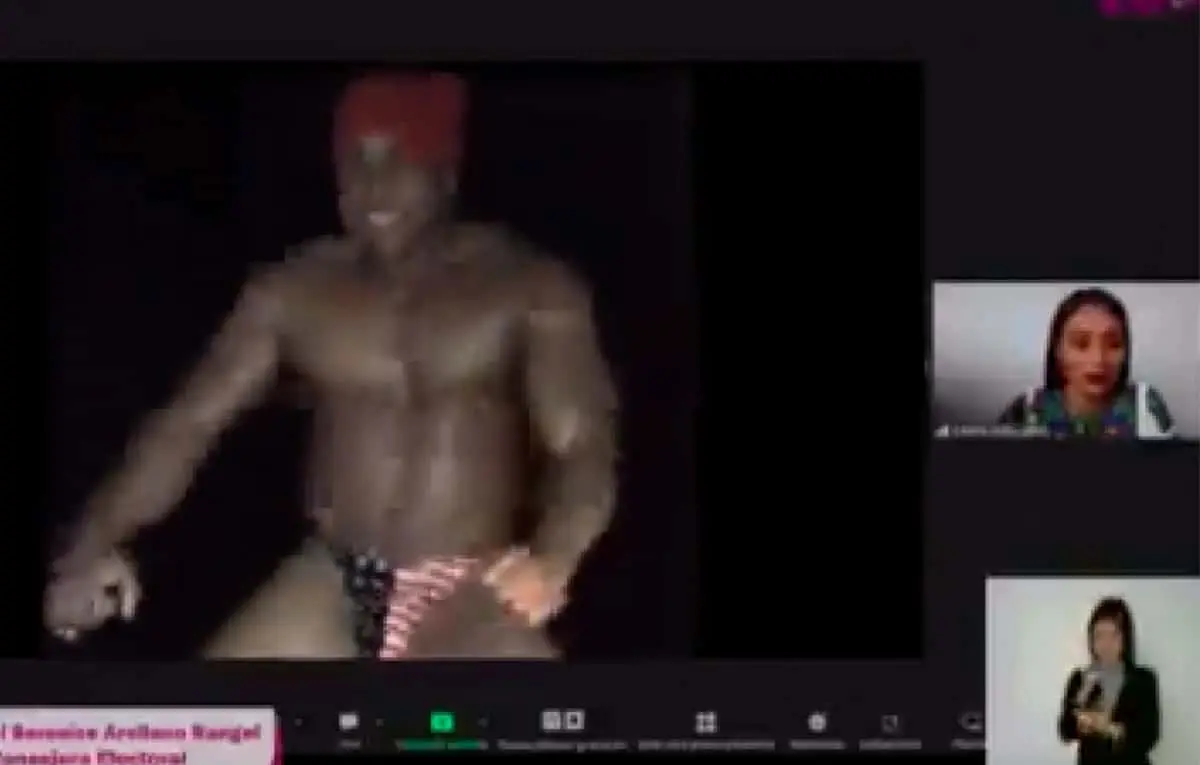 Video. Stripper irrumpe reunión del Instituto Electoral